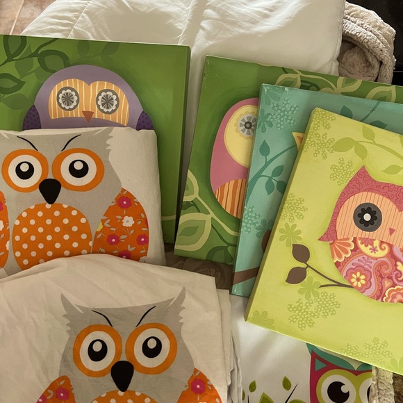 Beautiful owl twin bed set with pictures. - Picture 1 of 2